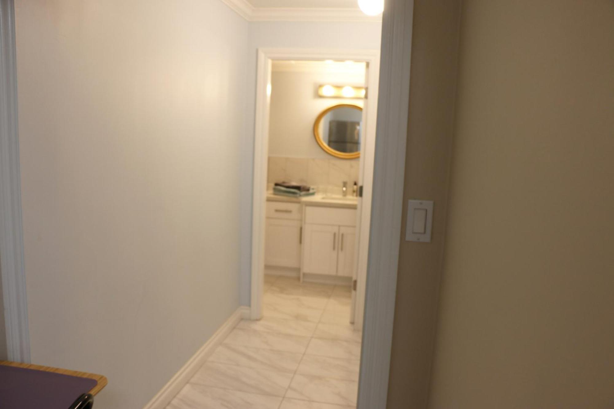 Private Suite With Private Entrance King Bed 列治文 外观 照片